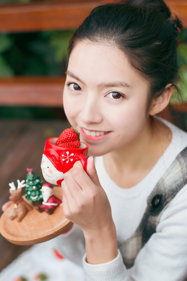 清纯美女户外甜美卖萌写真  第10张