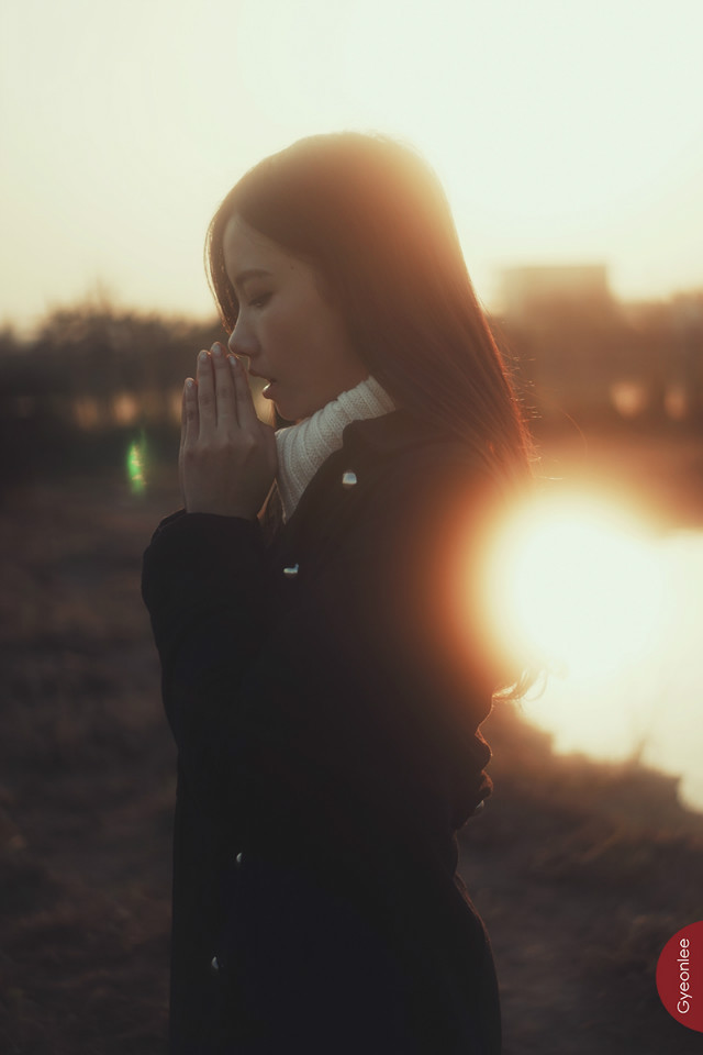 冬日暖人心窝的甜美女子  第9张