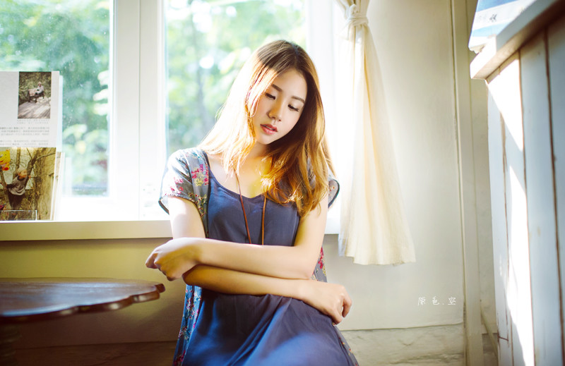 碎花长裙女子清纯图  第10张