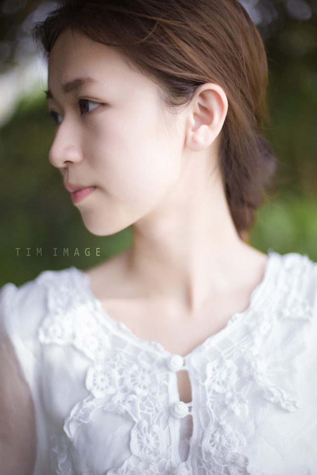 长裙女子纪念青春时光  第11张