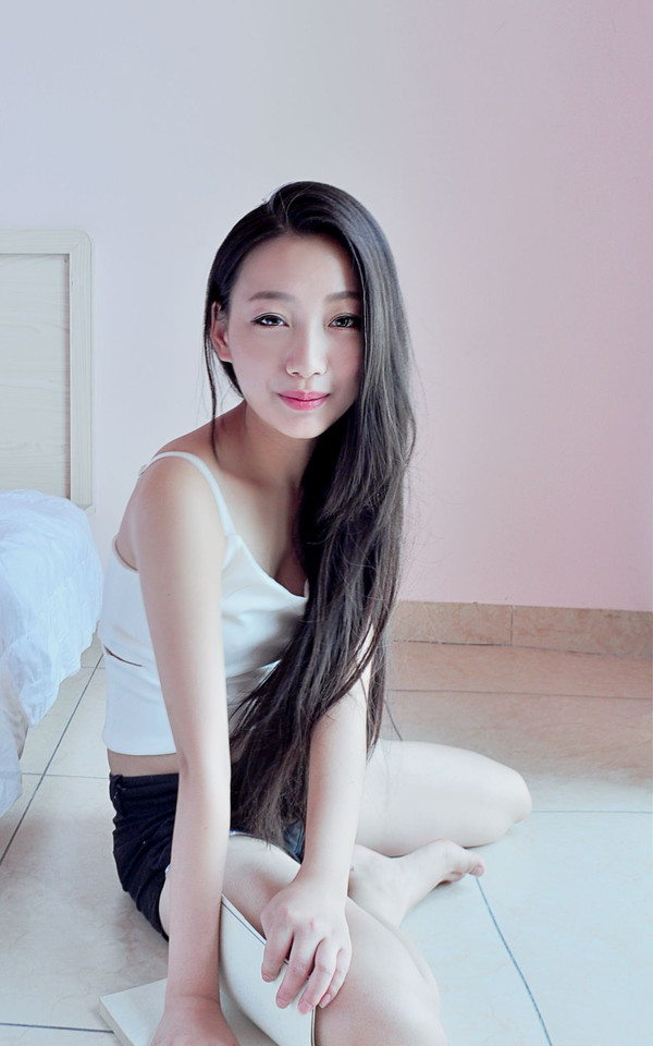 长发美女私房迷人图  第5张