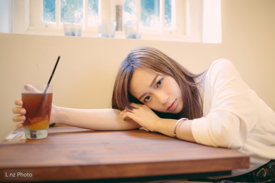 咖啡馆清纯甜美女孩  第17张