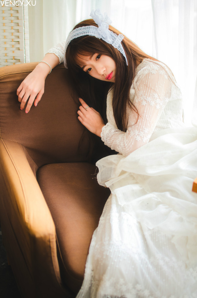 长发女子安静私房清纯写真  第5张