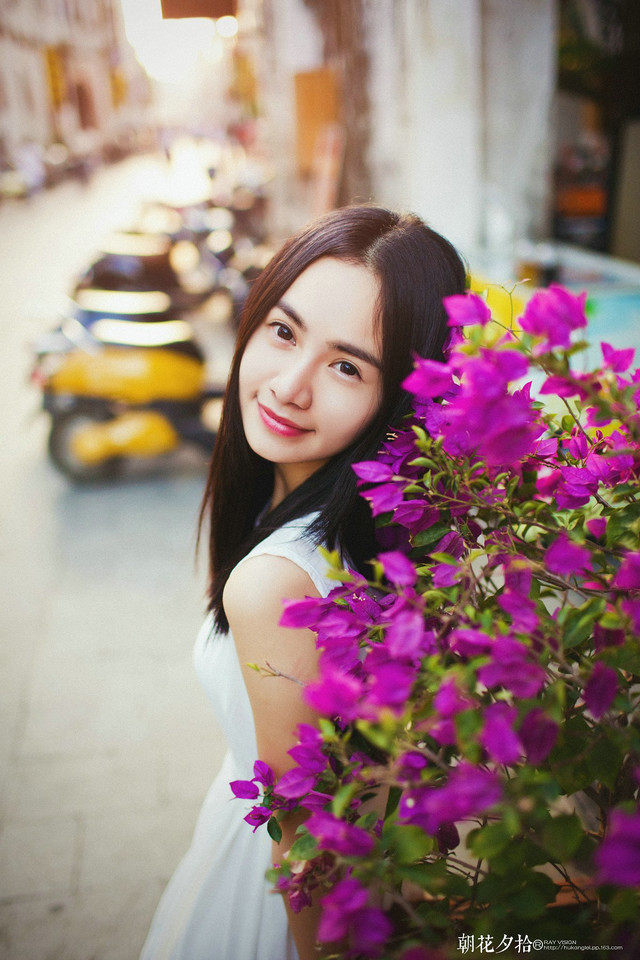 时光静默的清纯甜美女子  第1张