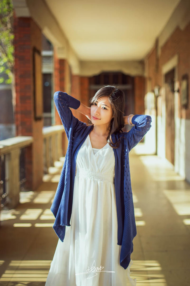 暖阳下的长裙少女迷人图  第11张