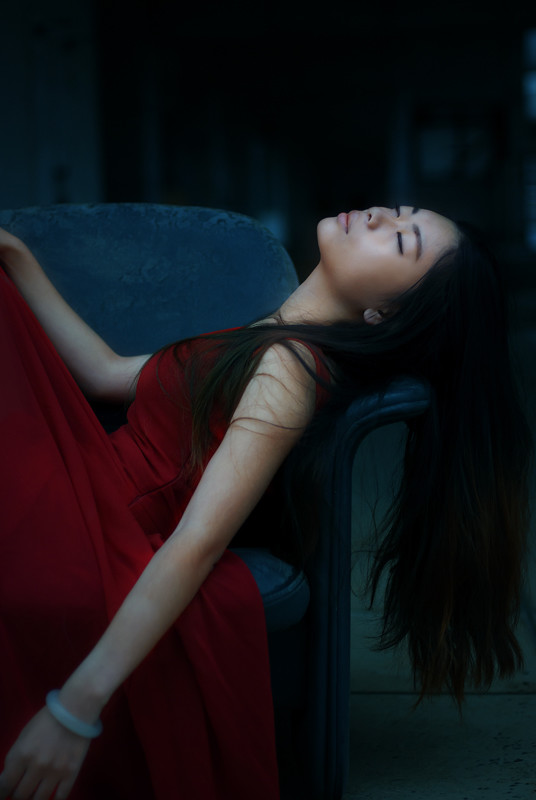 忧伤美女的长裙迷人图  第5张