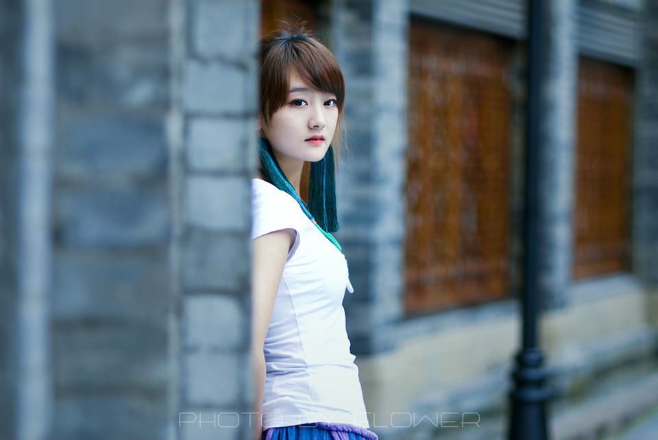 油纸伞的娇小女子的清纯图  第7张