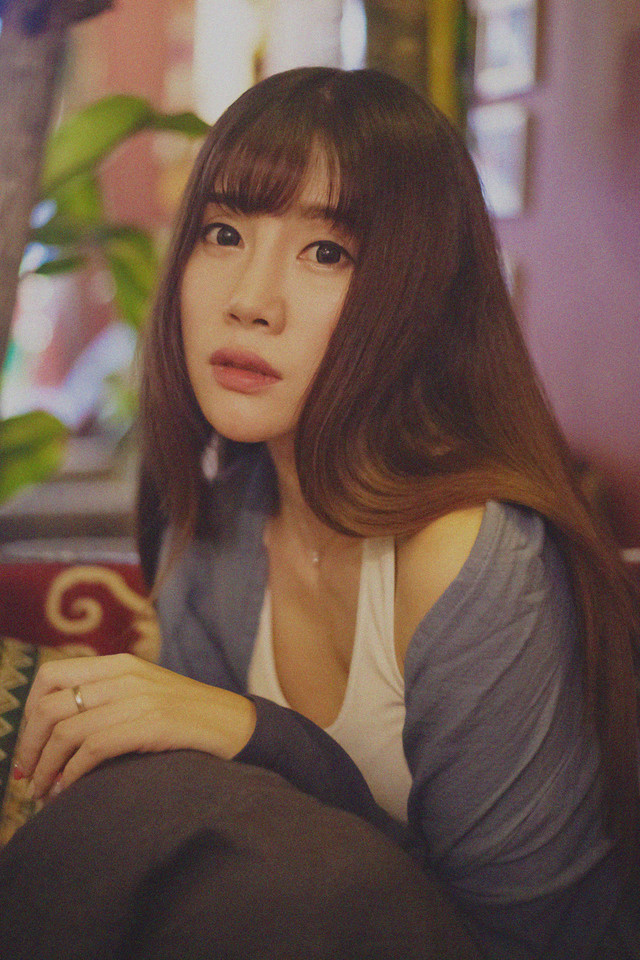 忧伤美女私房迷人长裙  第3张