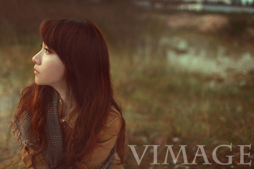 清纯长发美女户外写真  第9张