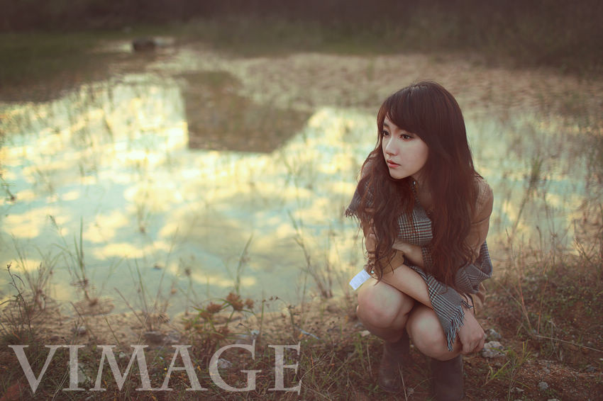 清纯长发美女户外写真  第5张