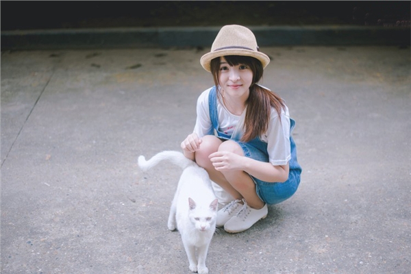 素颜美女户外清纯可人图  第2张