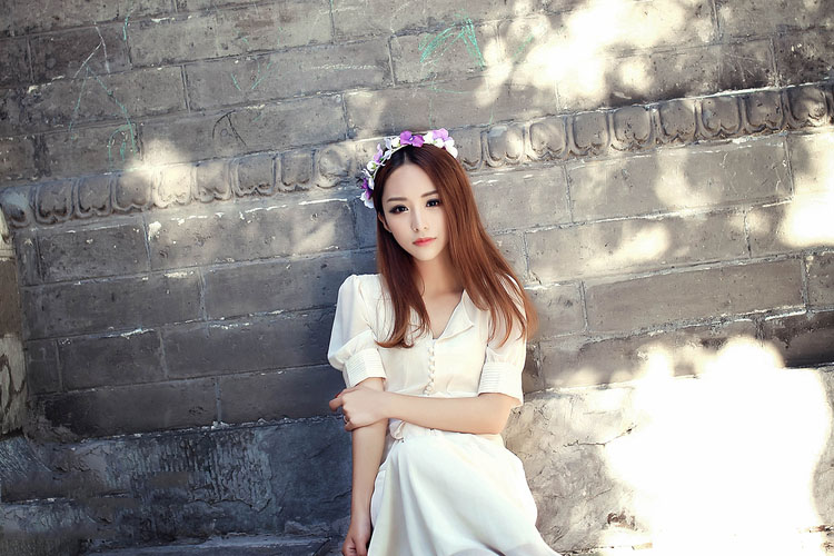 寂静时光里的花环美女  第8张