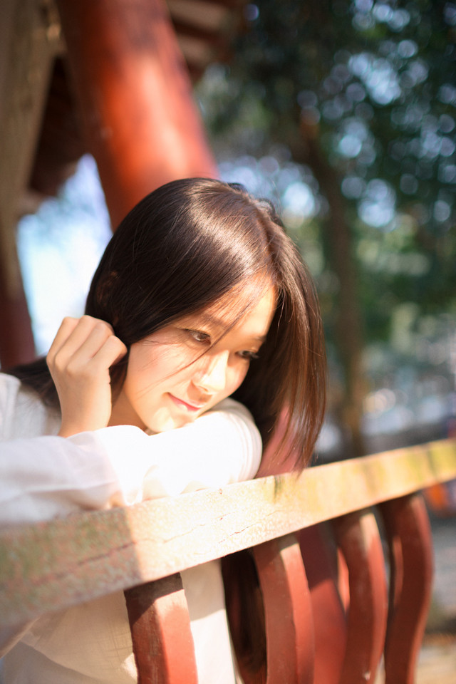 白衣美女犹如出镜图  第9张