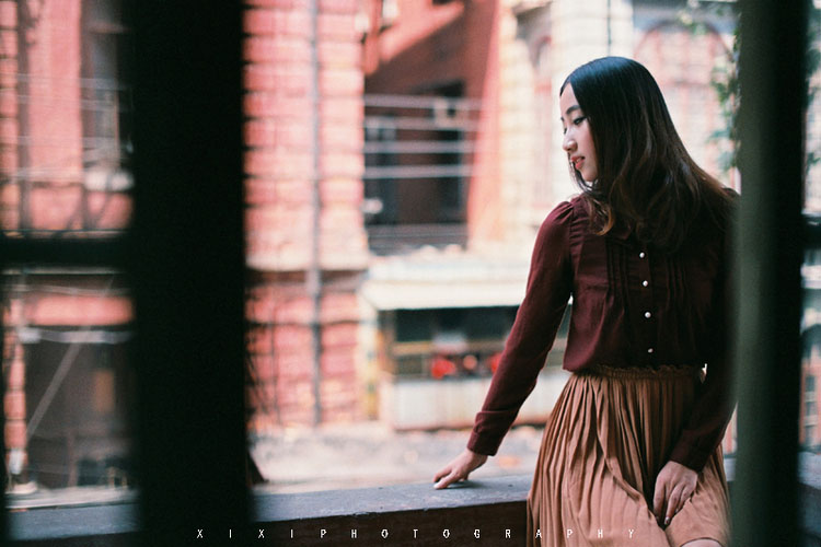 清晨出现在咖啡馆的妖艳女子  第7张