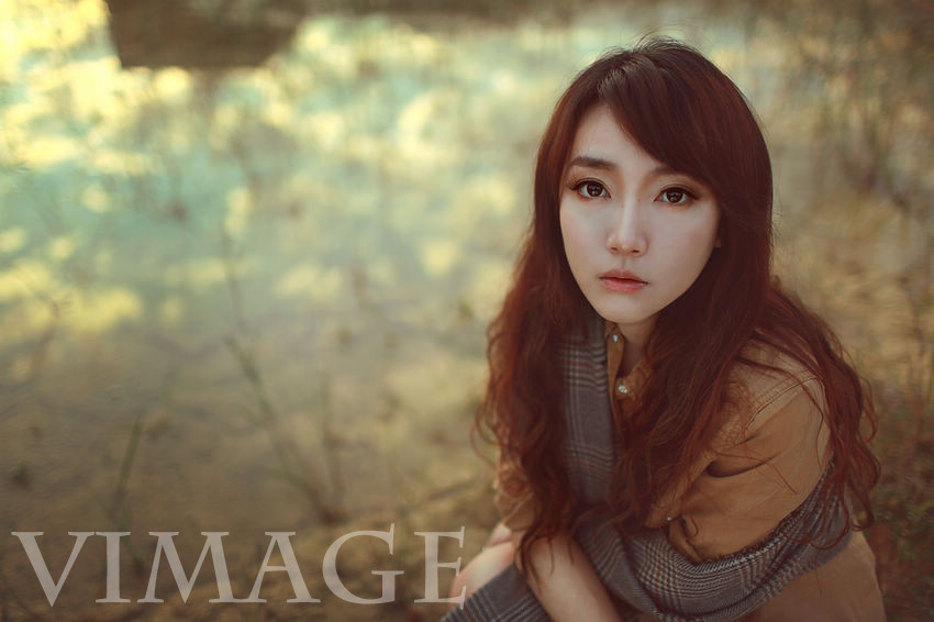 清纯长发美女户外写真  第6张