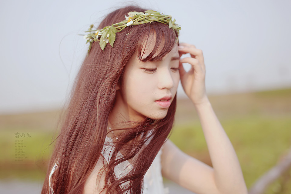 花环女子的清纯户外图  第15张