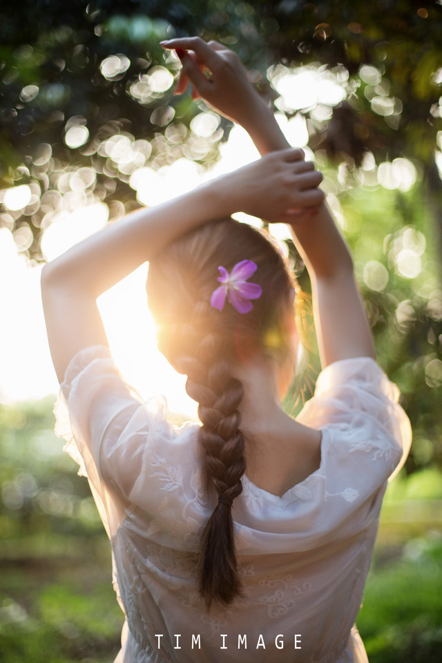 长裙女子纪念青春时光  第20张