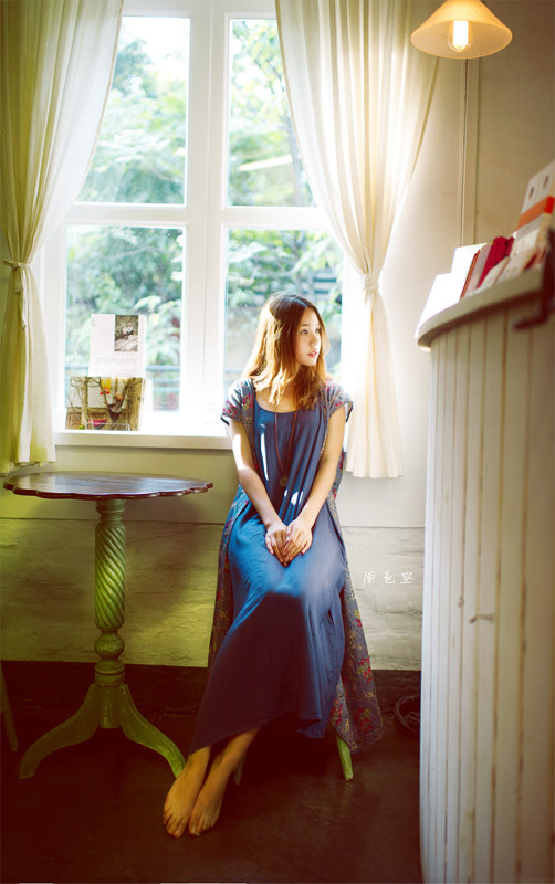 碎花长裙女子清纯图  第11张