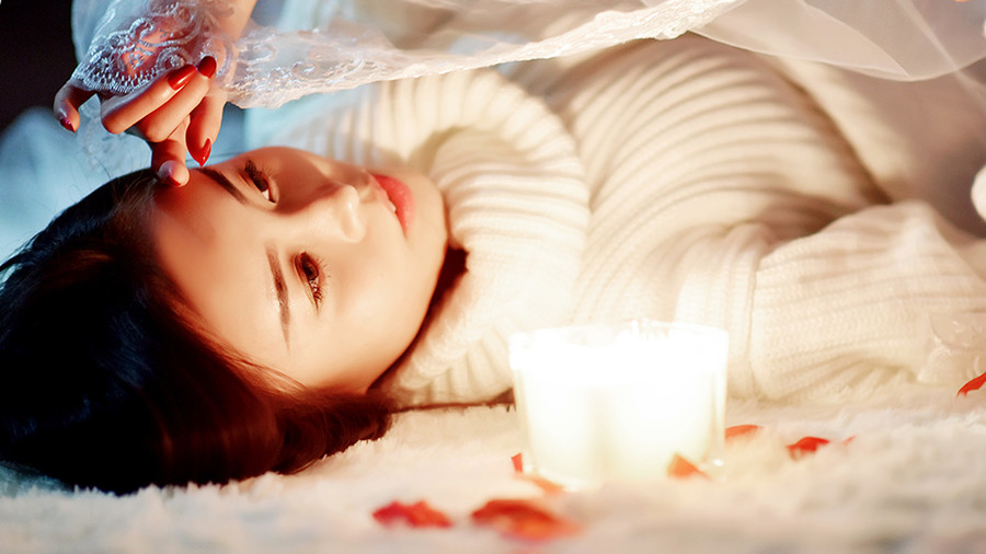 夜晚清纯美女的独自忧伤  第5张