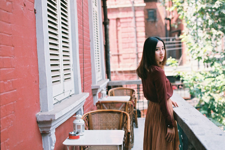 清晨出现在咖啡馆的妖艳女子  第4张