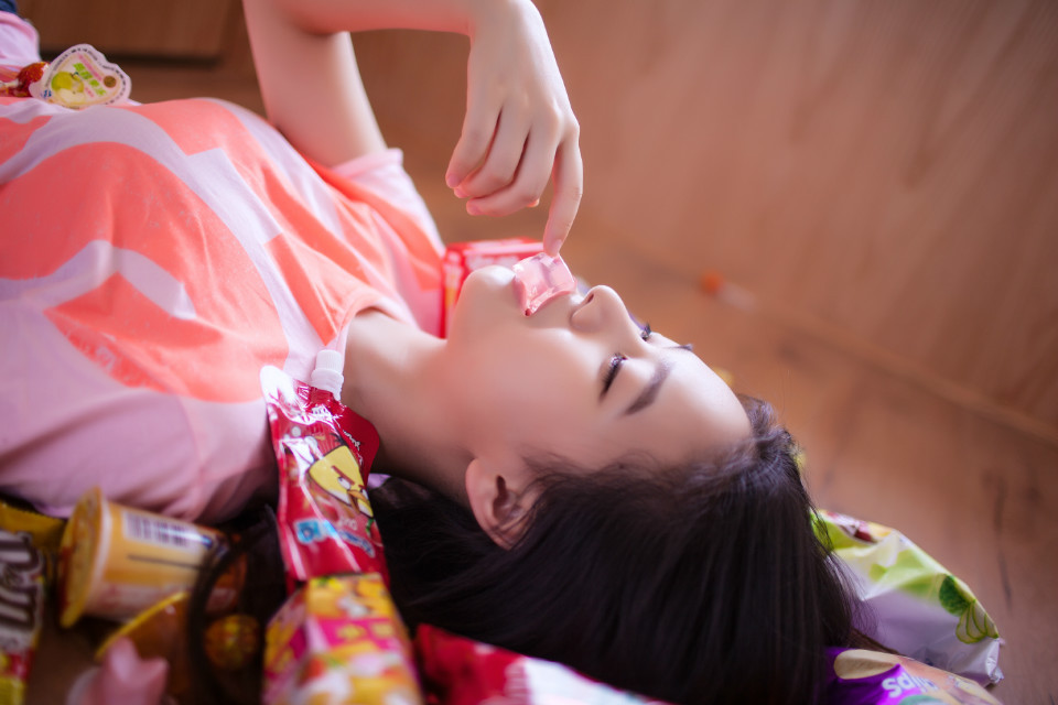 卖萌妹子吃货私房照  第3张