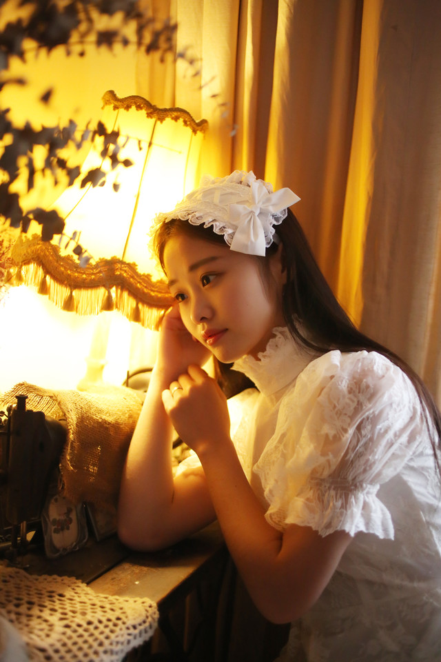 素颜女子私房靓丽俏皮图  第4张