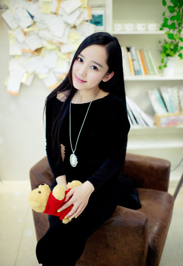 黑夜中清纯甜美女子  第7张