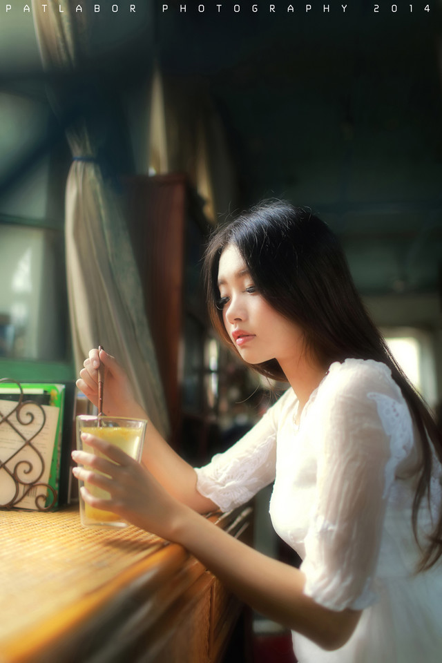 清纯白裙美女在等待  第12张