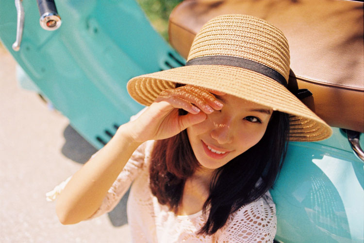 清凉夏日的长发MM  第2张