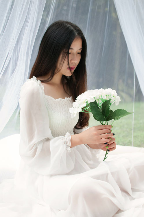 天使女孩户外的清纯写真  第7张