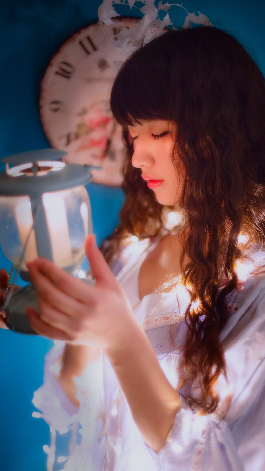 清纯美女卷发私房写真  第6张