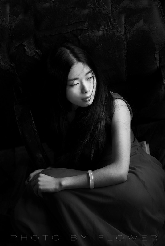 忧伤美女的长裙迷人图  第4张