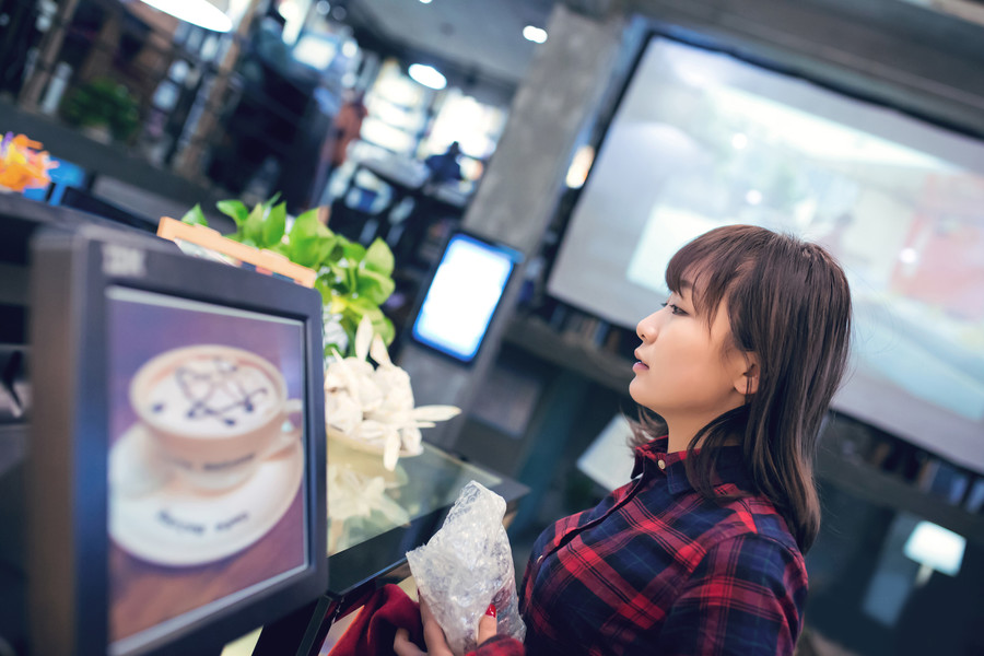 复古女子户外气质写真  第6张