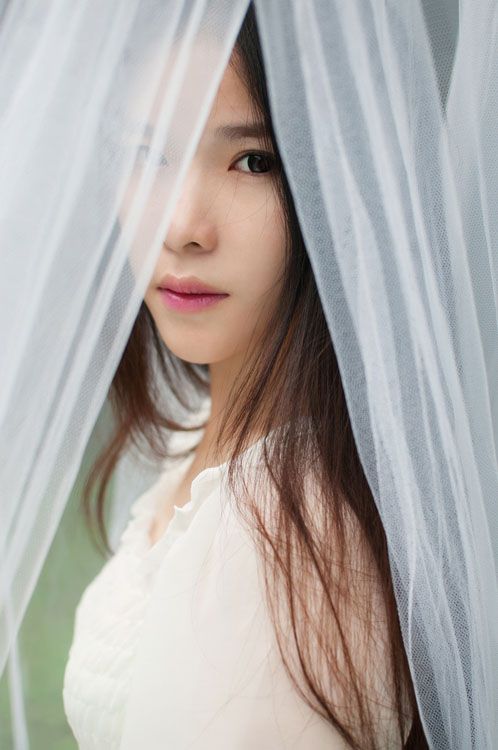 天使女孩户外的清纯写真  第5张