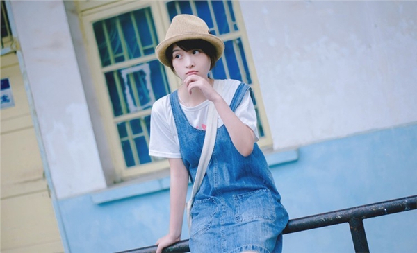 素颜美女户外清纯可人图  第13张