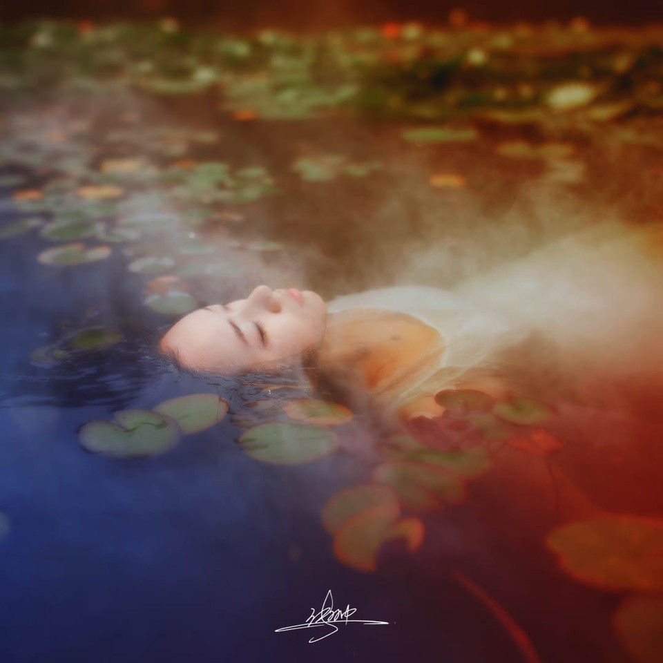 湿身女子水中小清晰图  第1张