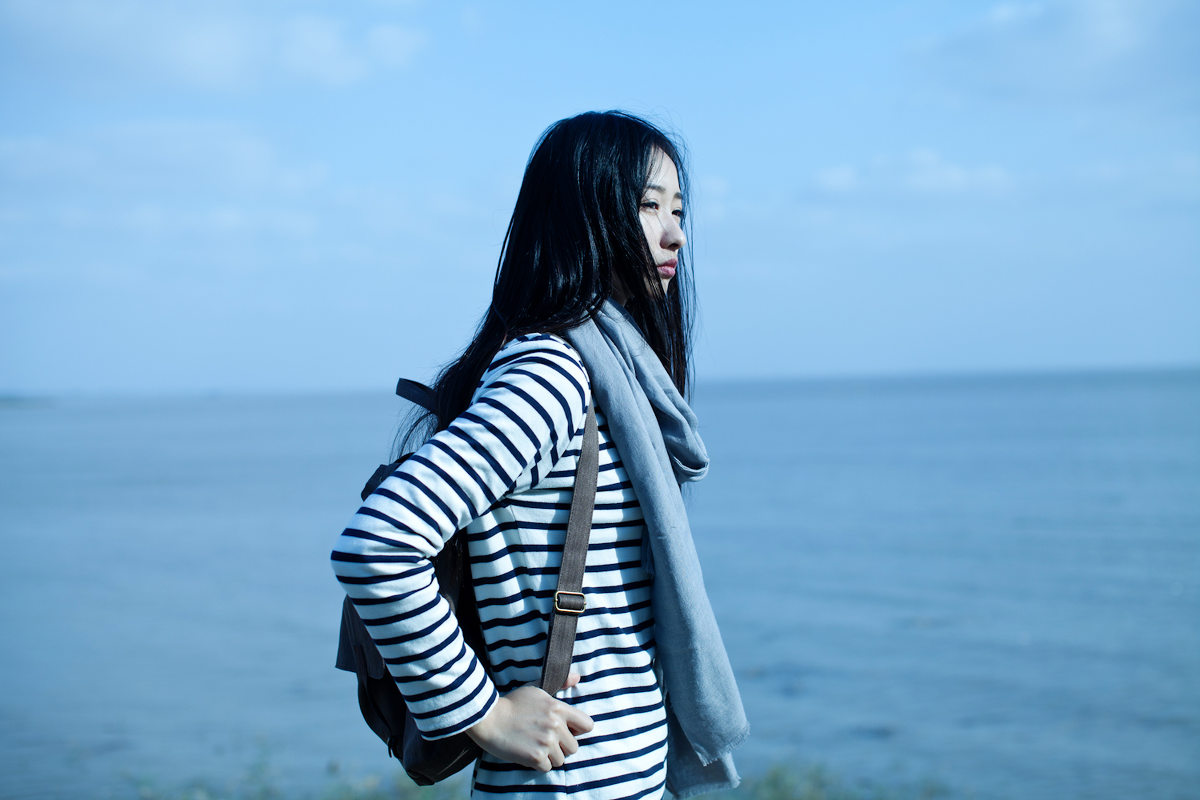 想去海边旅行的长发女子  第4张