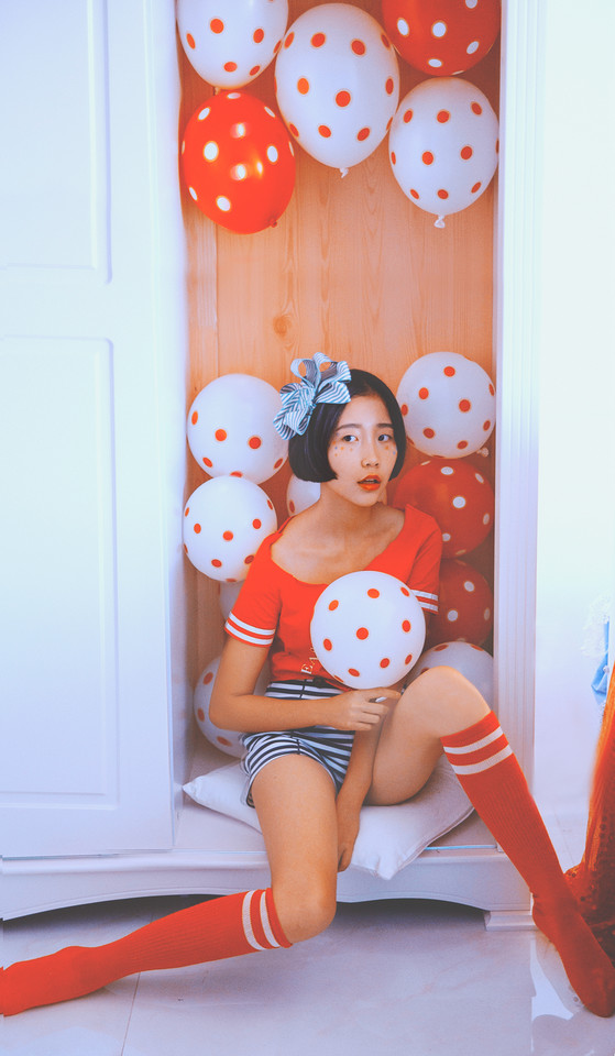 俏皮女子私房搞怪图  第1张