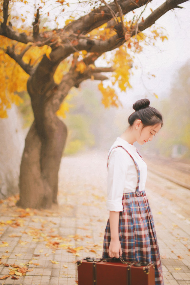 秋日的清纯女子铁轨图  第14张