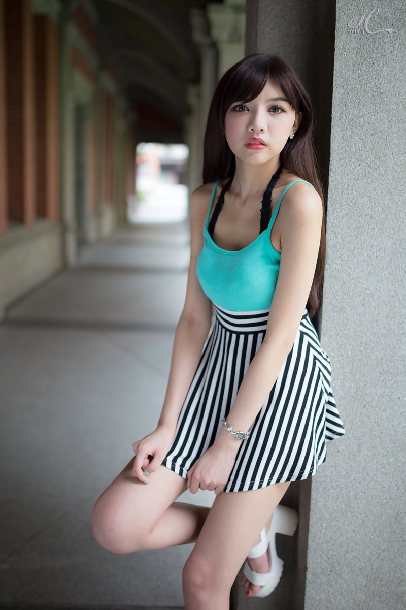 田野里温柔可人清纯照  第1张