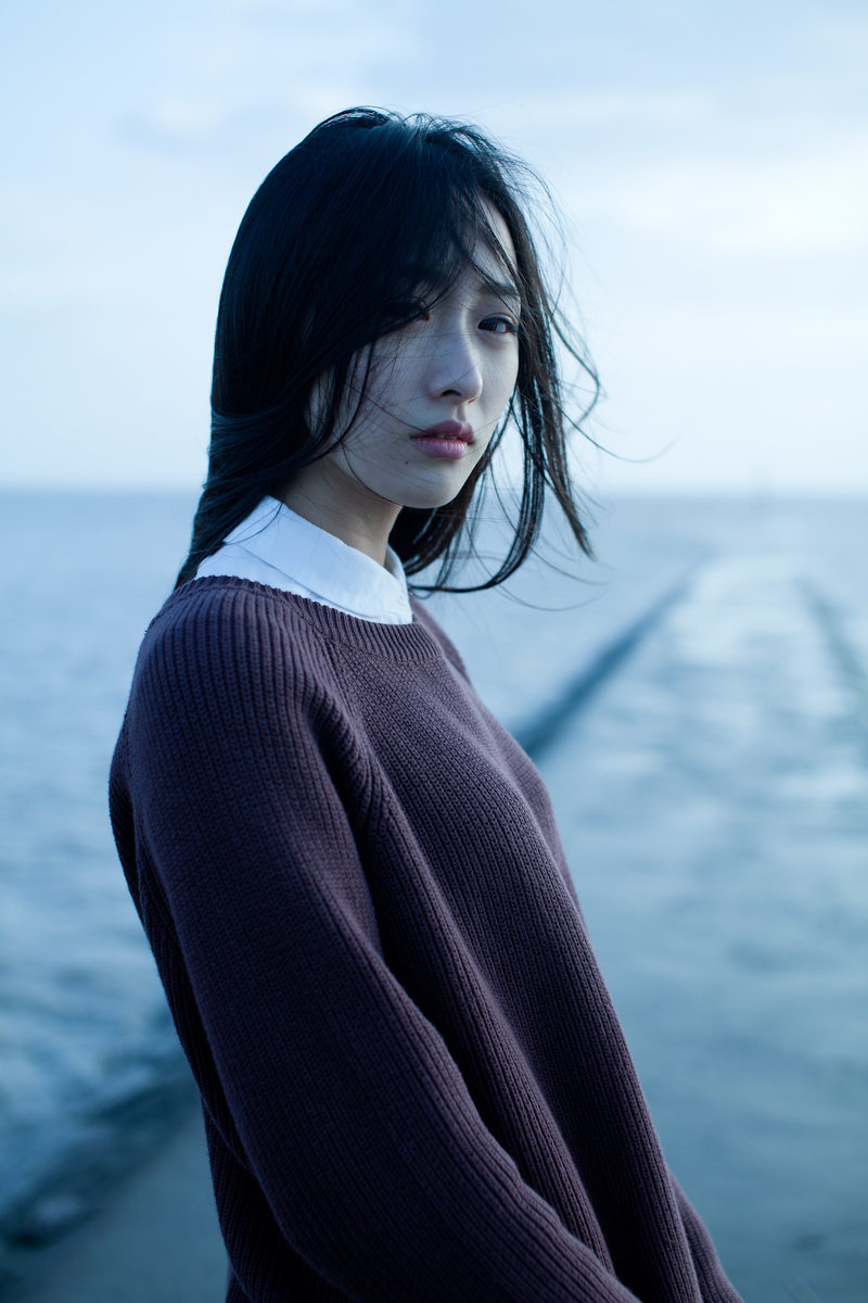 想去海边旅行的长发女子  第7张