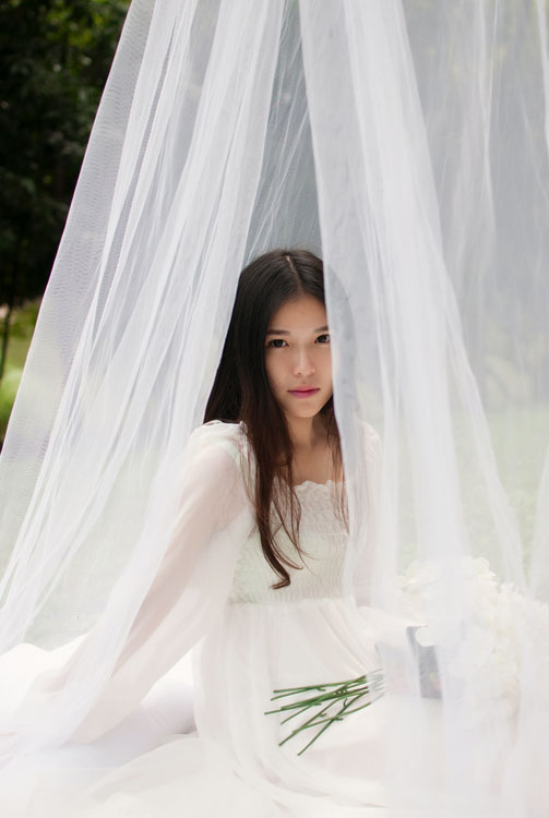 天使女孩户外的清纯写真  第8张