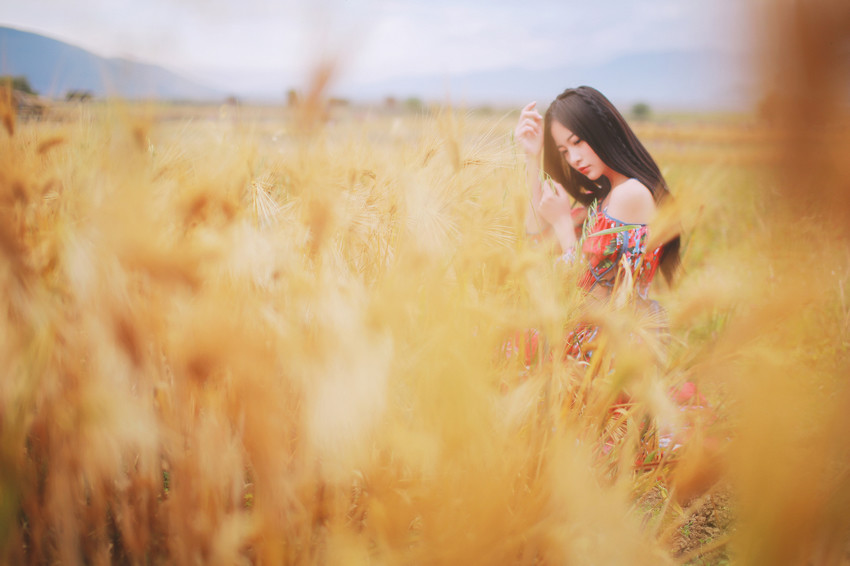 红裙女子户外飞舞写真  第14张