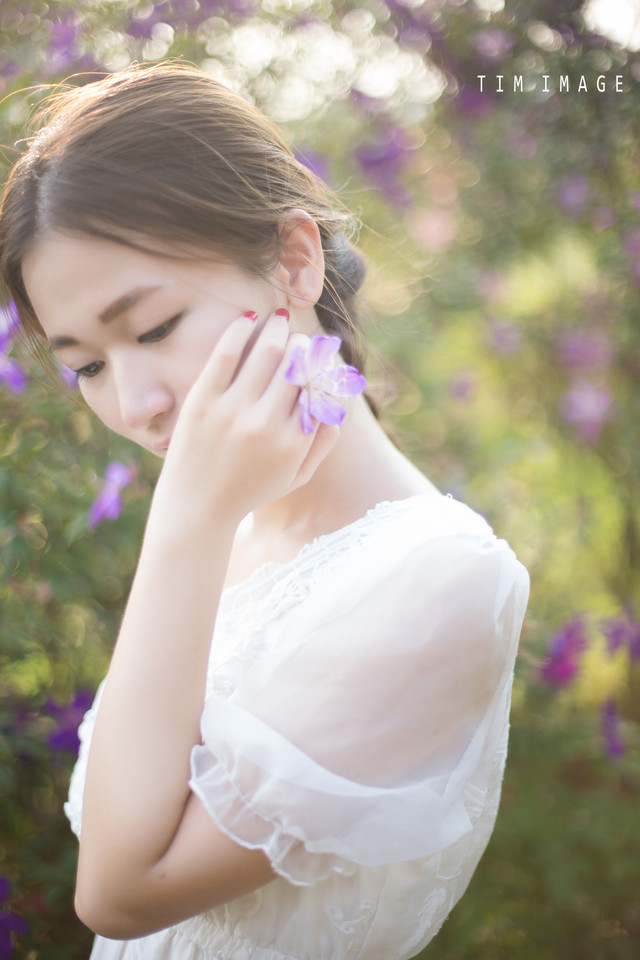 长裙女子纪念青春时光  第6张