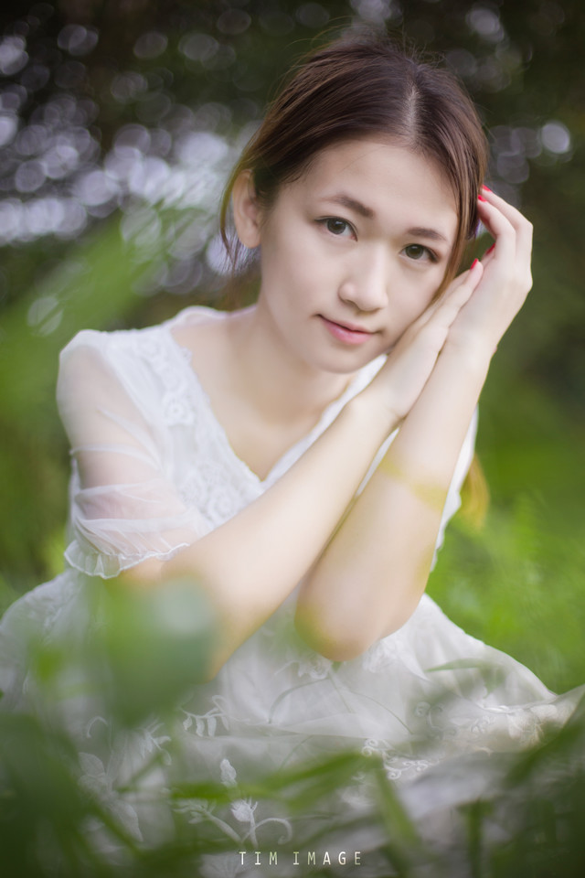 长裙女子纪念青春时光  第7张