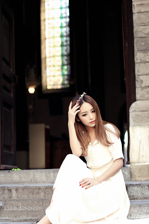 寂静时光里的花环美女  第2张