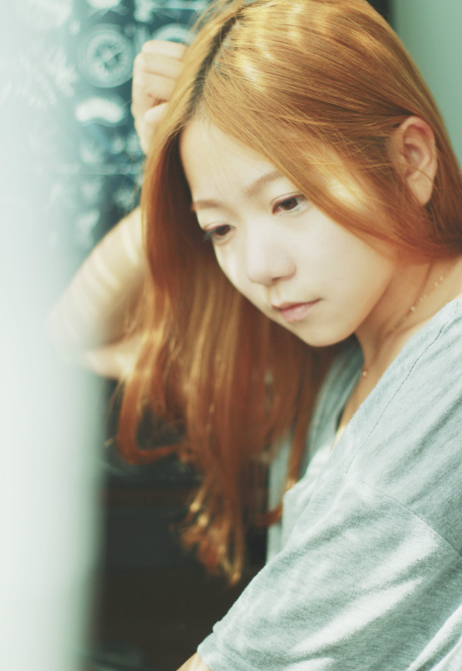 阳光下清纯甜美女生  第1张