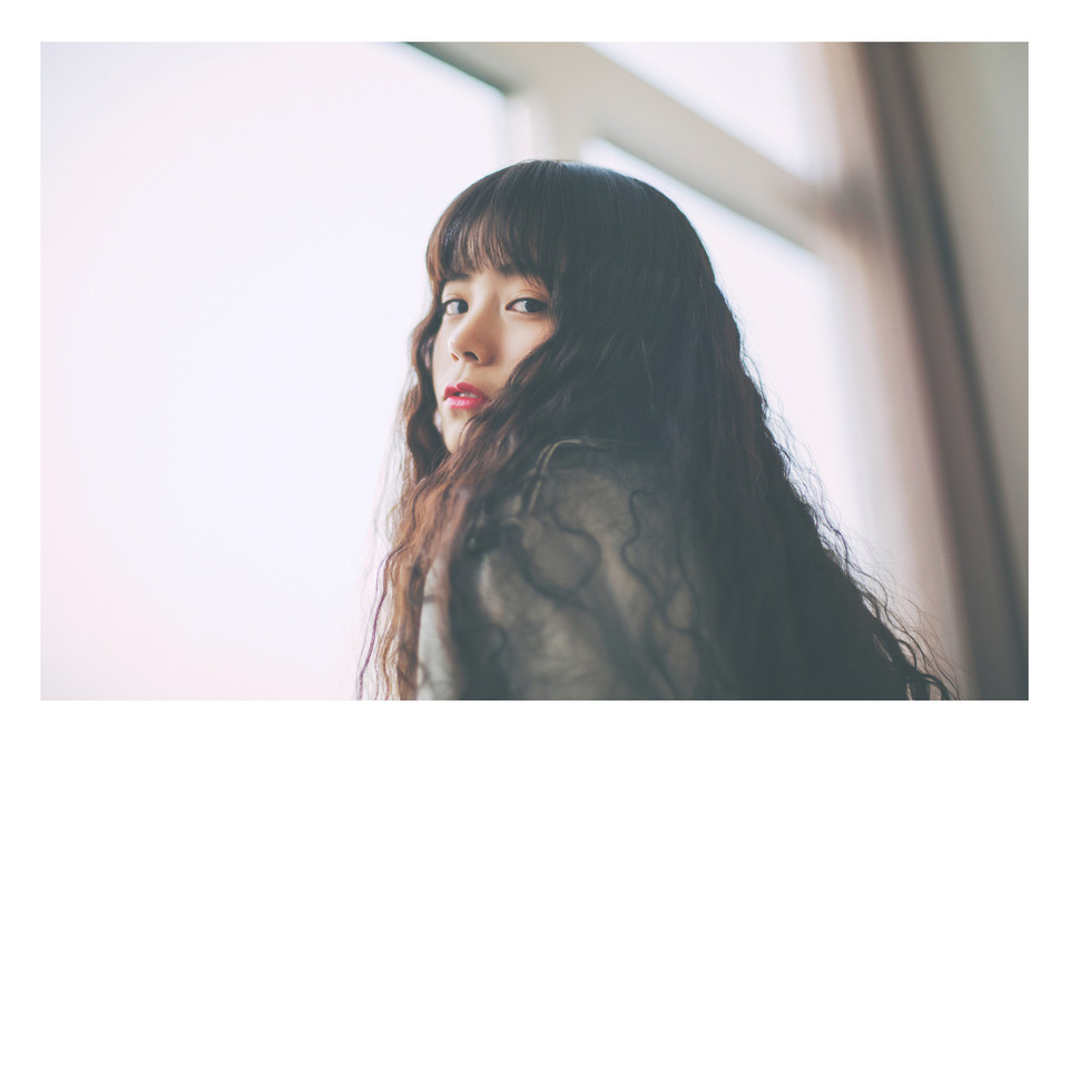 卷发女子私房清纯图  第7张