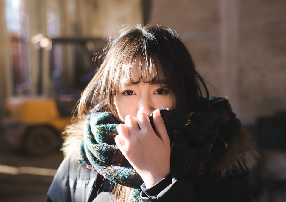 冬日户外浮光少女清纯图  第5张