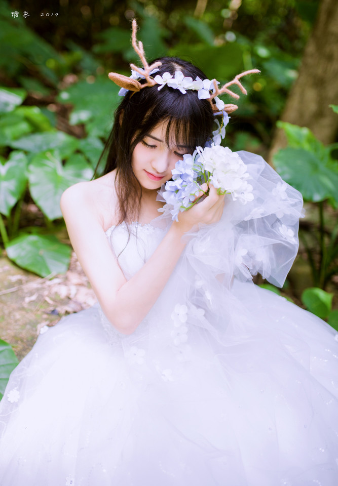 麋鹿姑娘森林唯美图  第12张